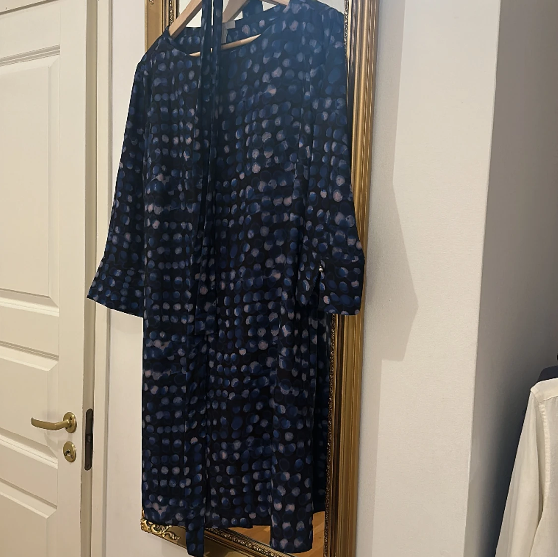 Klänning:tunika med prickar