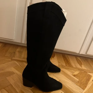 Stövlar  - Helt nya och endast testade så i fint skick. 