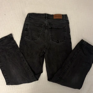 Jeans nakd - Nakd jeans i bra skick. Säljer på grund att de inte längre passar mig. Bara att höra av sig vid frågor 💕