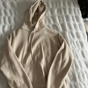Hoodie  - Simpel hoodie från Hm! Användt några ggr! 
