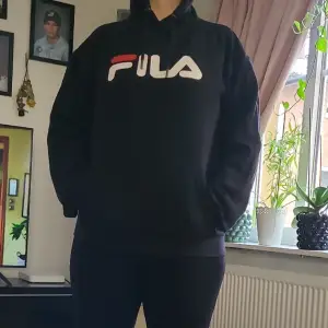 Säljer denna fila tröjan ifrån zalando i mycket fint skick köparen står för frakten 💕📦