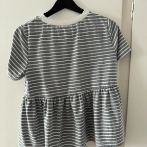 Randig topp - Liten fläck som går att få bort SHEIN  Bra skick