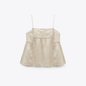 Superfin topp! - Superfin slutsåld topp från zara! Aldrig använd🙌 Liten i storleken så passar en liten M eller S💓