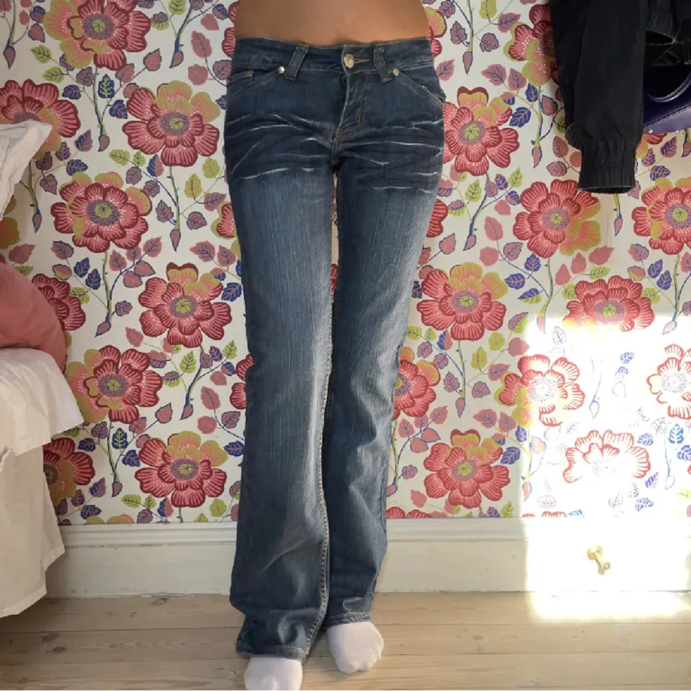 Sååå coola jeans. Lågmidjade och storlek 36.. Jeans & Byxor.