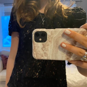 Svart blus - Svart mönstrad blus från GinaTricot 😇