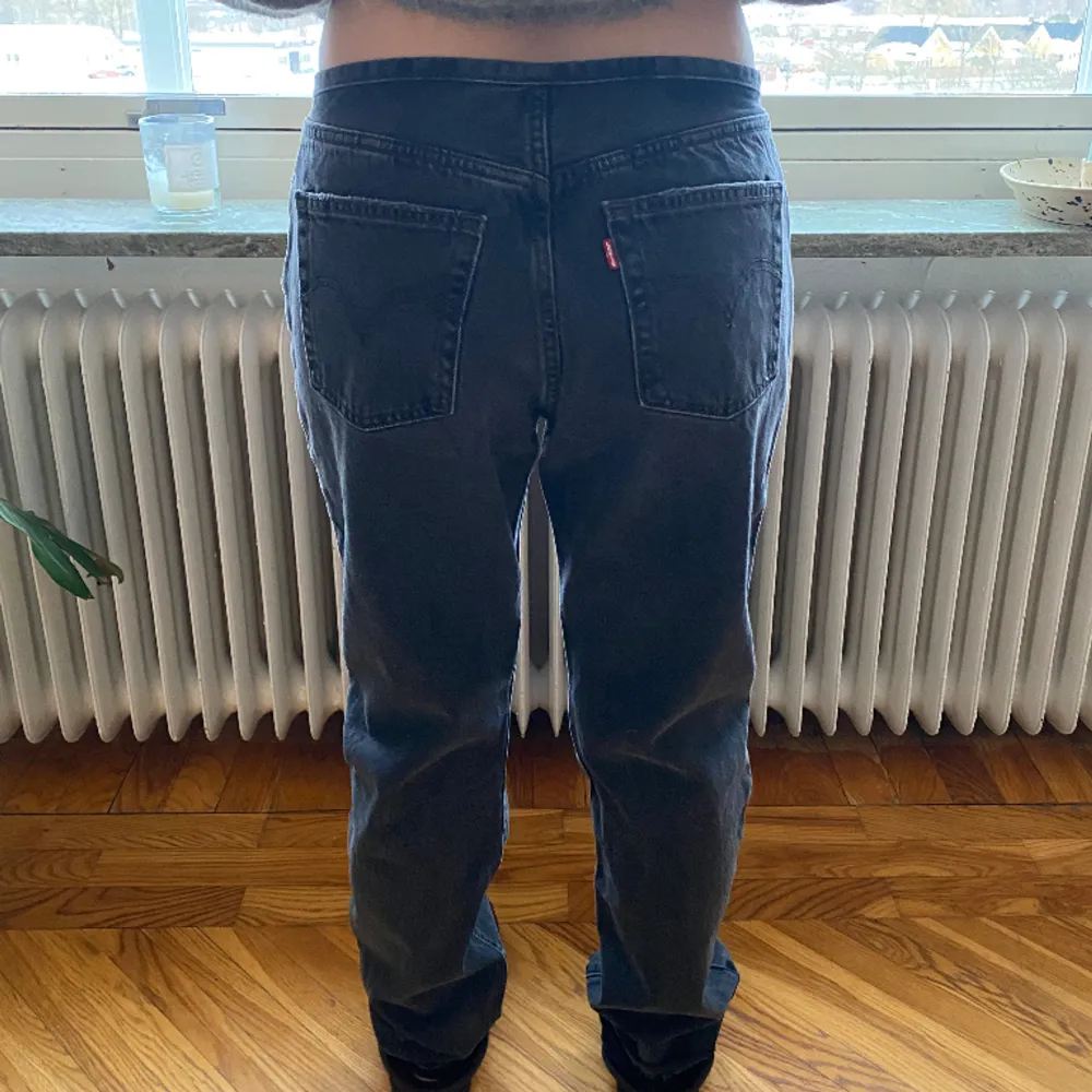 Levis jeans (säljer alla, kolla min profil). Storlek 29/32. Använda enstaka gånger, fint skick! 400kr😊. Jeans & Byxor.