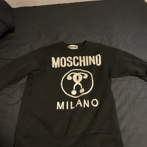 Moschino tröja - Skick 7/10