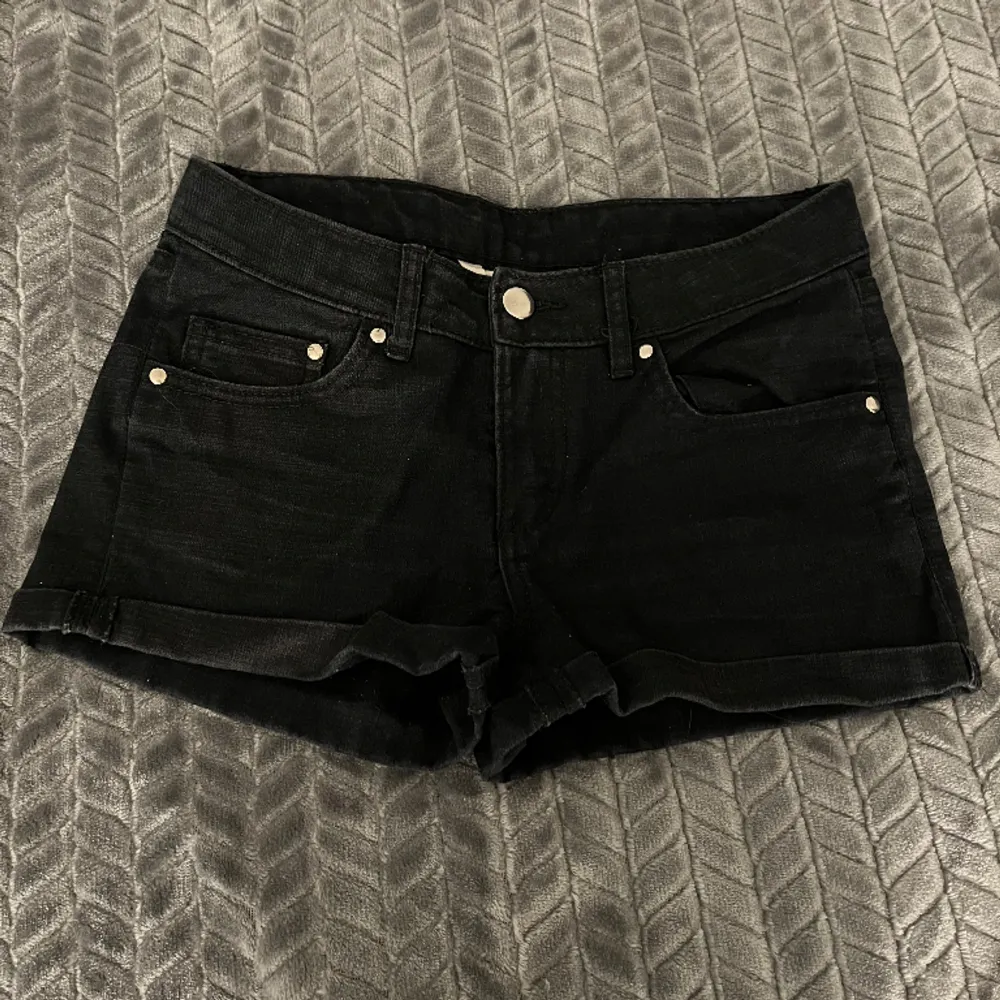 Svarta shorts från H&M. Shorts.