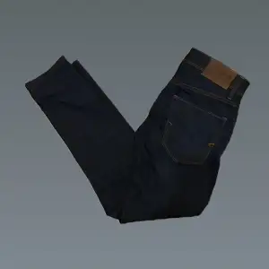 Sköna mörkblå slim jeans från Selected homme i storlek W32 L32