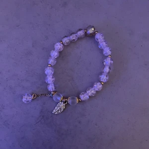 Armband - Helt nytt jätte fint armband köpte de för att jag trodde jag skulle använde det men jag gör tyvärr inte de❤️ Köpte det för 200kr