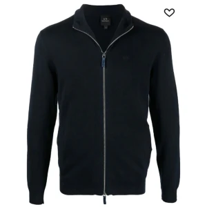 Armani Exchange kofta  - Denna killkofta köpes för 1523kr och har endast andnings ett fåtal gånge. Varan har inga tecken på andväning. Skriv för att få fler bilder och äktenhetsbevi 