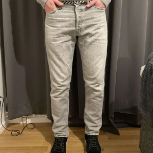 Jack and Jones/loose chris - Jätte snygga Jack and Jones jeans i modell loose chris i jätte bra skick i storlek W29 L32🤩 Nytt pris 600 mitt pris 300