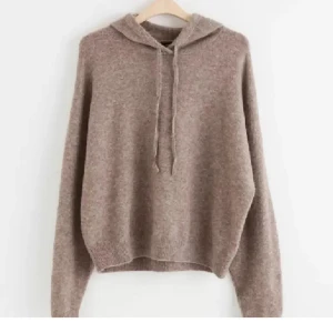 Stickad hoddie  - Brun stickad hoddie från Lindex som inte kommer till avlöning💓