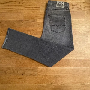 Replay Thad - 🚨Replay Thad // ✅Barn storlek: 16yr // 💯inga defekter // 🤝skick: 9/10 // priset går att diskuteras 🙌