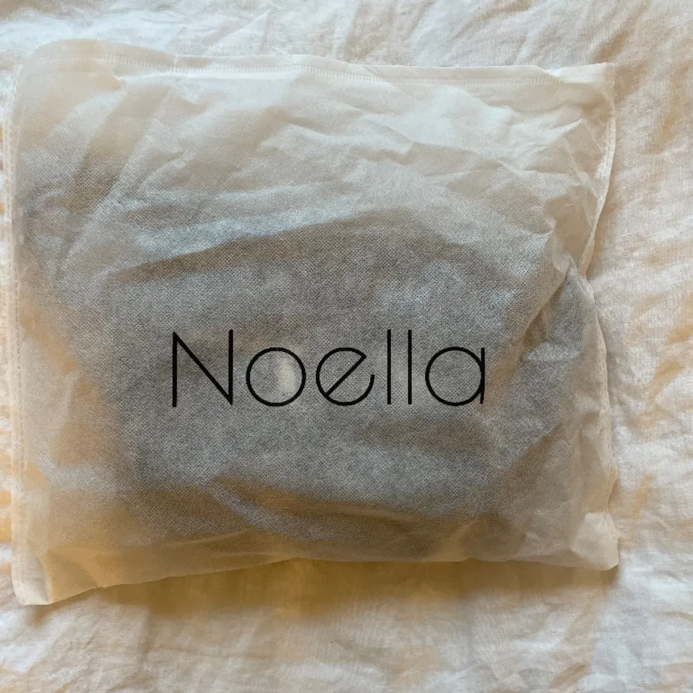 Helt ny Noella Celina väska med prislapp kvar. Säljer pga att den inte går att byta då jag ångrat mig. Köpt från Noellas hemsida💕. Väskor.