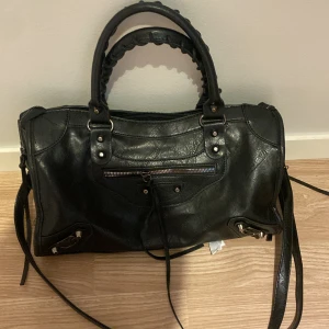 Balenziaga liknade väska  - 500💕