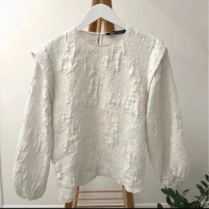 Blus  - Jätte fin vit blus! Används inte längre ❤️❤️