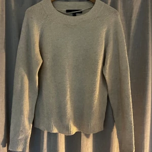 Stickad tröja - Fin stickad beige tröja jag säljer, fint skick, lite nopprig därmed billig Annars skön och sticks inte!❣️
