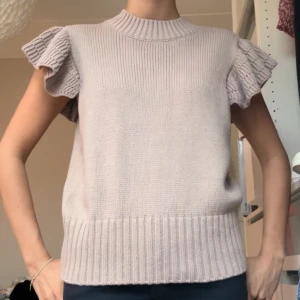 Volang-topp - Superfin volang-topp från Lindex i storlek L (sitter som s/m)💓Helt oanvänd med prislapp kvar! 