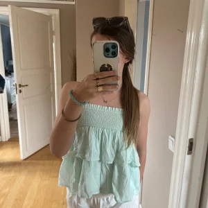 Ljus blå sommartorp  - Jätte fin blå sommartopp, som egentligen är en kjol så man kan ha båda, skriv för frågor. Använd köp nu🥰