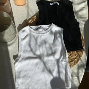 Toppar zara - 2 väldigt snygga toppar från zara. En svart och en vit säljes båda för 100kr. Som nya🫶🏻