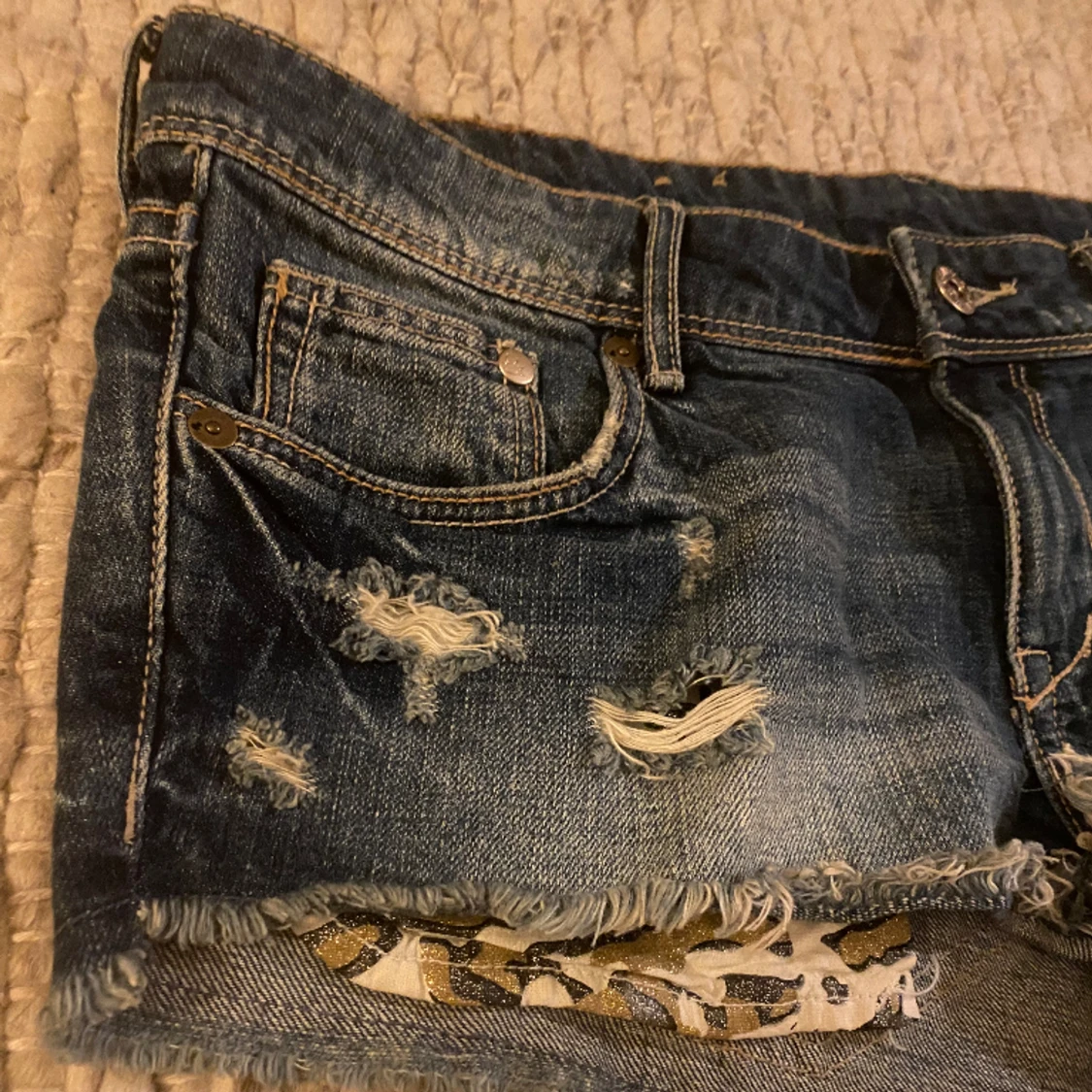 Lågmidjade jeansshorts!!!! - 90