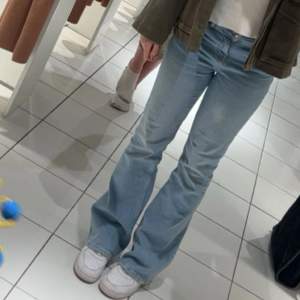 Zara Bootcut jeans Storlek s  Använda Max 3 gånger✨