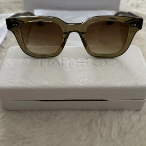 Chimi solglasögon 04 grön - Fina chimis 04