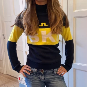 Så fin J.Lindeberg tröja❣️ - Bra skick!!  Storlek M