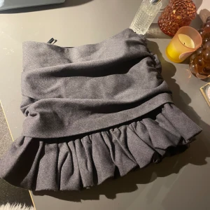 Ralph lauren kjol - Köpte på sellpy men har inte kommit till andvändning, inga defekter och bra skick🫶🥰😊