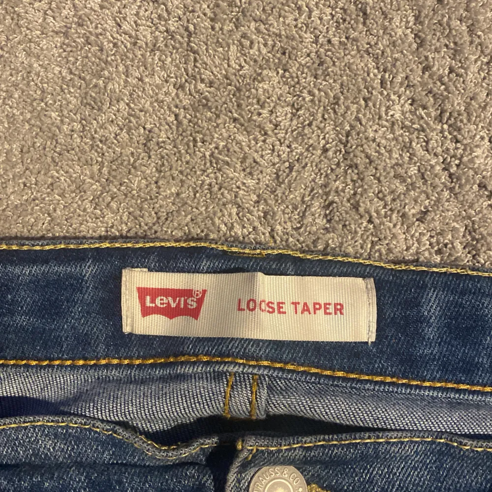 Loose taper levi’s jeans, storlek står 16A meb är W29 L30, pris kan diskuteras.. Jeans & Byxor.