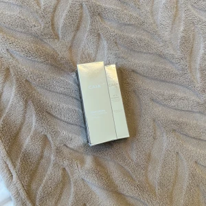 Caiaprodukter - Säljer mina dewy drops i färgen 40W och min concealer i färgen 5W ifrån CAIA. Säljer pågrund av att färgerna är lite för mörka för mig och produkterna kunde inte skickas tillbaka eftersom att jag hade öppnat tejpen på förpackningarna. Ej använda!!