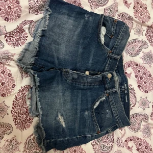 Vintage Denim shorts, ripped - Korta denim shorts, ripped style 