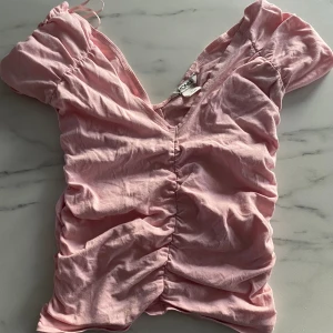 Rosa topp - Fin rosa topp från Monki i storlek XS💗 30 kr+frakt