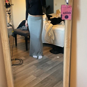 Lågmidjad kjol - Maxi lågmidjad kjol, aldrig använd💞Jag är 165,  många intresserade så kom med prisförslag!