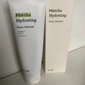 Cleanser - En foam cleanser från det koreanska märket B.LAB. Själv tycker jag att denna cleanser är otroligt bra och skön för huden men har blivit rekommenderad ett annat märke av min hudterapeut så säljes därför. Endast använd 7-8 ggr, annars som ny! 120 ml.