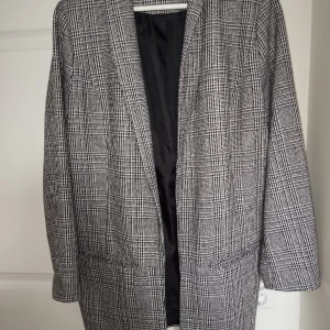 Oversize kavaj M-L - Super snygg ytterkavaj oversize i tweed matrial passar M-L