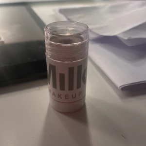 Milk bronzer - Den är använd fast går inte o skruva upp måste läggas i kylen för och skruva upp