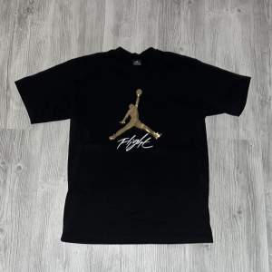 Helt fräsh jordan t-shirt perfekt till sommaren 