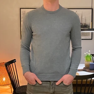 Crewneck merinoull  - Tjena! Säljer nu min feta merinoull crewneck. Den är 10/10 i skicket.  Hör av dig vid minsta lilla fundering!
