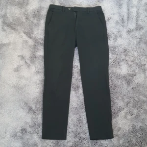 Kostymbyxor Jack & Jones - Kostymbyxor från Jack & Jones köpta för 700 kr. Använda varsamt och i riktigt fit skick. Storlek 31/30