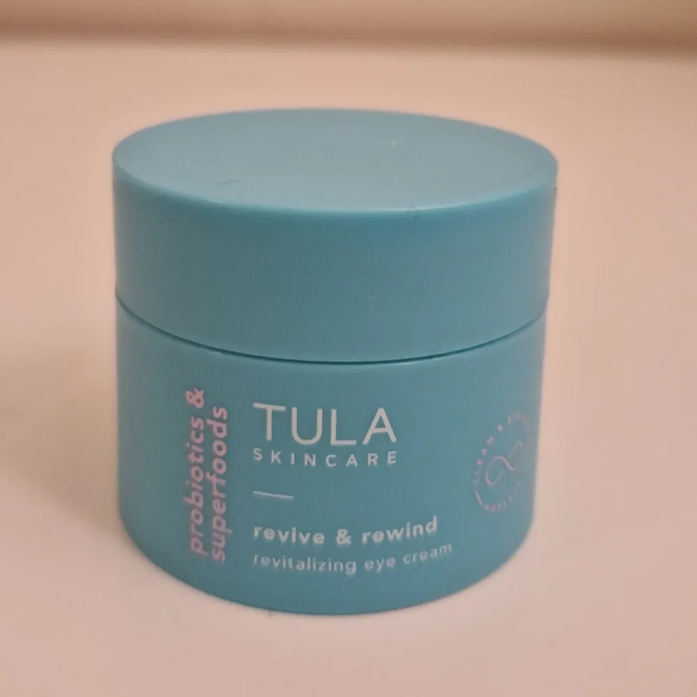 Ögonkräm från Tula Skincare Revive & rewind revitalizing eye cream. Liten burk 14g. Oanvänd. 