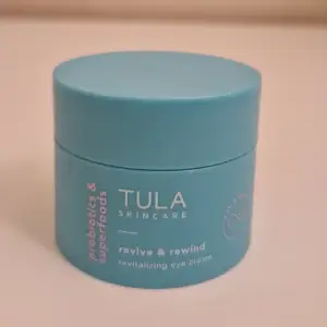 Ögonkräm från Tula Skincare Revive & rewind revitalizing eye cream. Liten burk 14g. Oanvänd. 