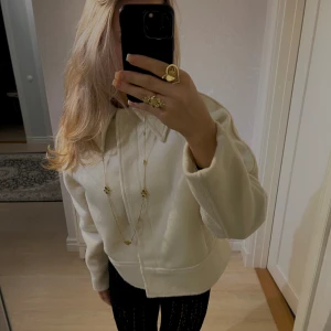 Vit vårjacka - Super fin vit kappa