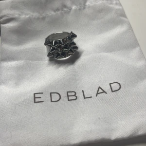 Edblad ring - Jag säljer ringen pga att jag har bytt från silver till guld(storlek M)