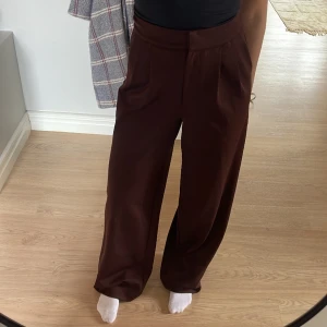 Bryna kostymbyxor  - Oversized kostymbyxa, aldrig använt! ❤️