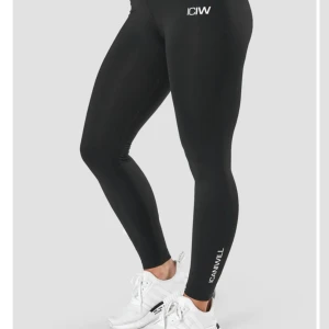 ICIW Scrunch v-shape tights - Okej skick, välanvända och lite noppriga (se bild 3). Skriv för fler egna bilder. Nypris: 799kr.