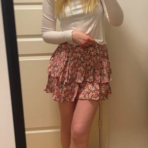 Blommig kjol - Shortskjol från Zara, använd ett fåtal gånger. 