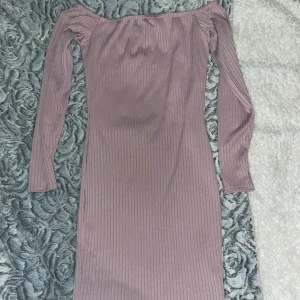 Tajt rosa klänning  - Nelly, som ny