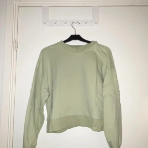 Tjocktröja  - Sjukt snygg tjocktröja som tyvärr inte används.